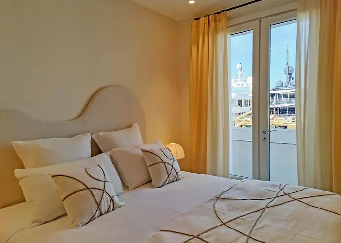 Luxury Duplex In Tropez شقة *